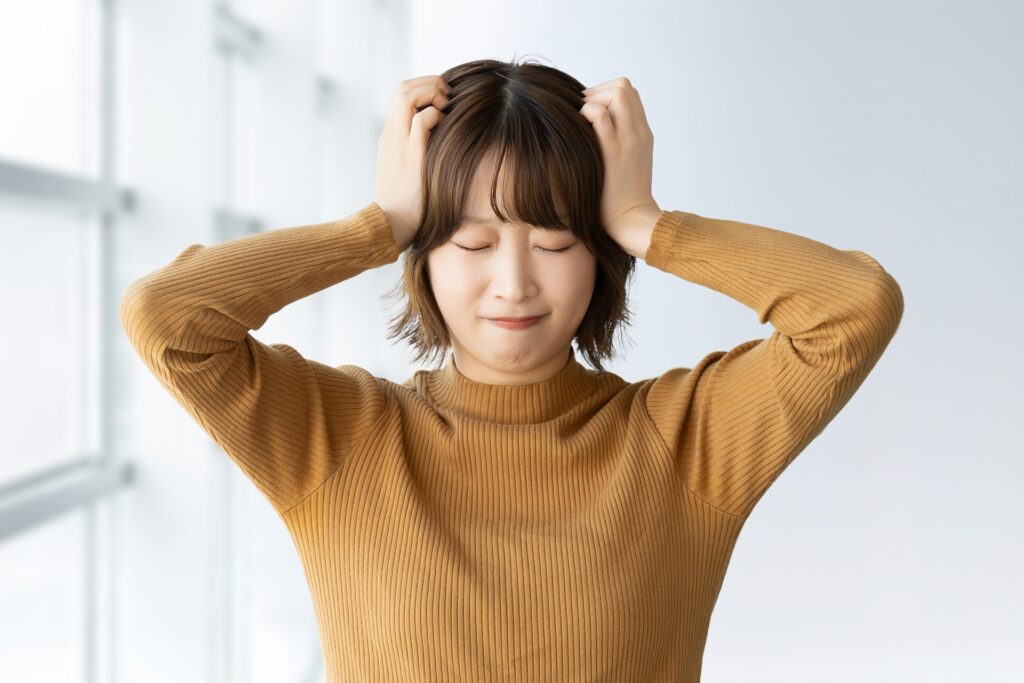 頭を抱える